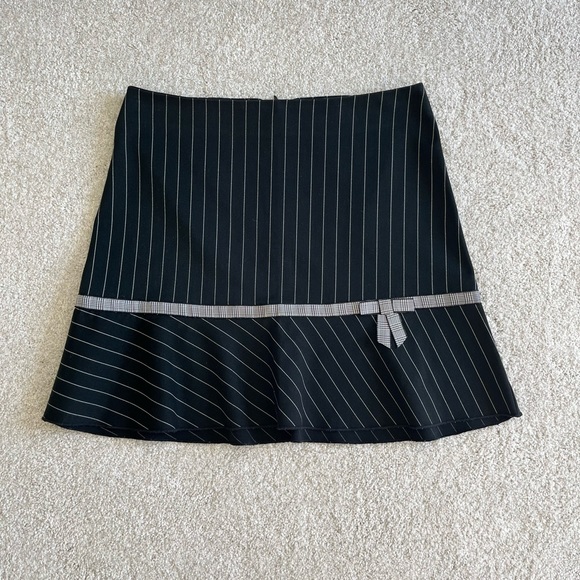 Black pinstripe skirt Size 5 - Picture 1 of 6